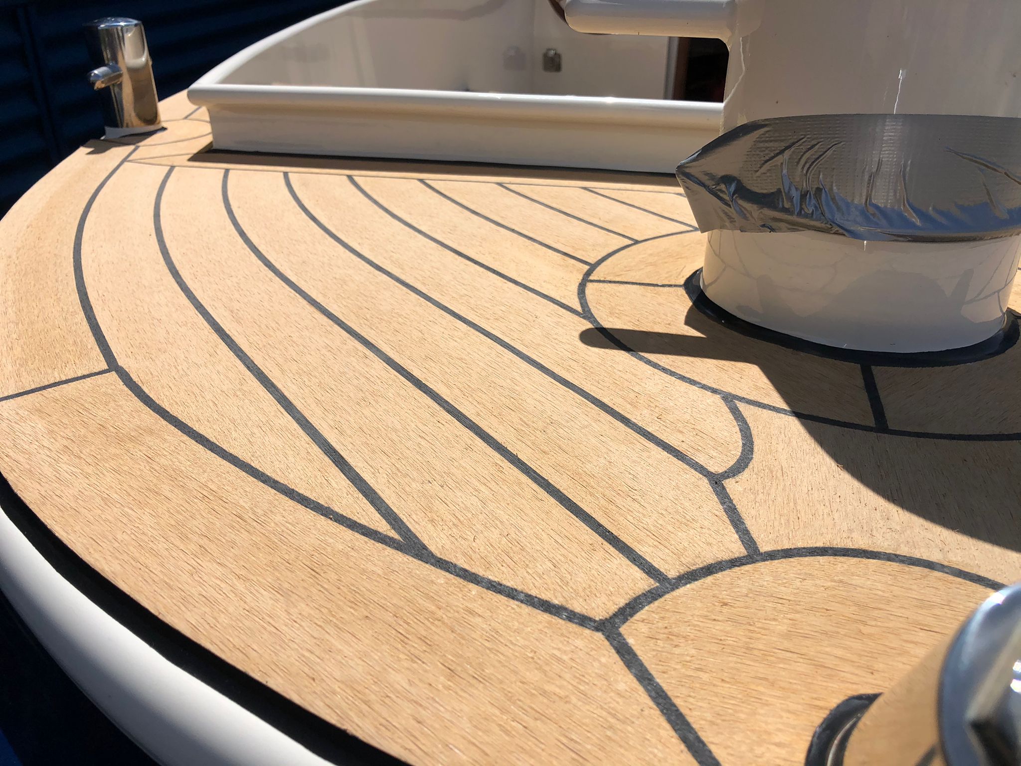 Teak afwerking op de Fryslander 7.5 sloep